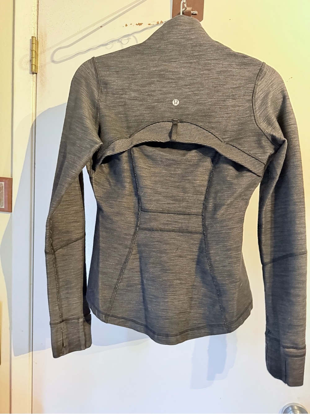 Lululemon Define Jacket-Charcoal Full-Zip Sculpt Jacket, pockets, thumb holes - Picture 4 of 5
